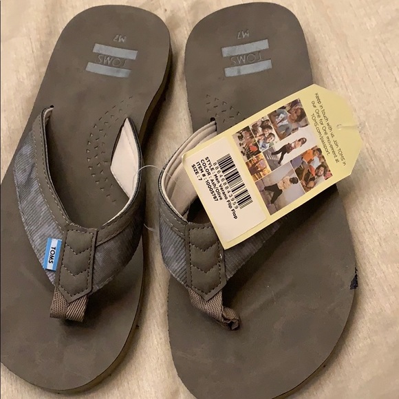 toms flip flops mens